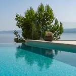 Deluxe Nitia With 4 Bedrooms 550m From Sandy *