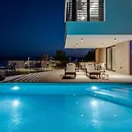 Villa Deluxe Nitia With 4 Bedrooms 550m From Sandy