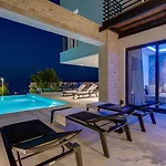 Deluxe Nitia With 4 Bedrooms 550m From Sandy * Duće