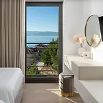 Deluxe Nitia With 4 Bedrooms 550m From Sandy Villa *