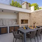 Deluxe Nitia With 4 Bedrooms 550m From Sandy * Duće