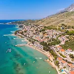 Deluxe Nitia With 4 Bedrooms 550m From Sandy Villa *