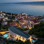 Deluxe Nitia With 4 Bedrooms 550m From Sandy Villa