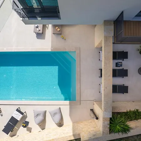 빌라 Deluxe Nitia With 4 Bedrooms 550m From Sandy *