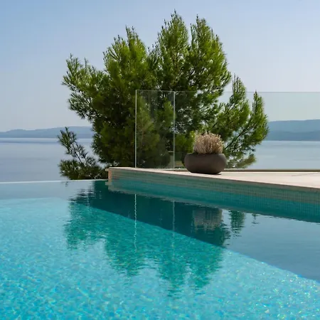 Deluxe Nitia With 4 Bedrooms 550m From Sandy *