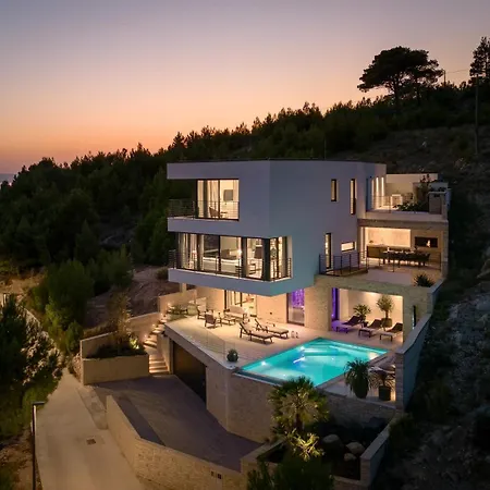 Willa Deluxe Nitia With 4 Bedrooms 550m From Sandy Duće