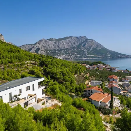빌라 Deluxe Nitia With 4 Bedrooms 550m From Sandy