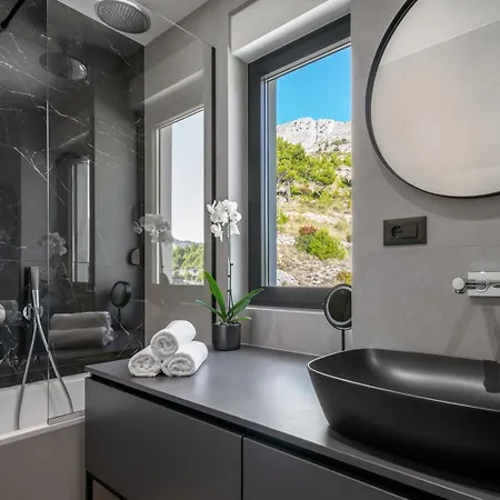 Deluxe Nitia With 4 Bedrooms 550m From Sandy Duće