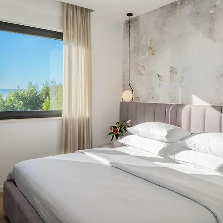 Deluxe Nitia With 4 Bedrooms 550m From Sandy *