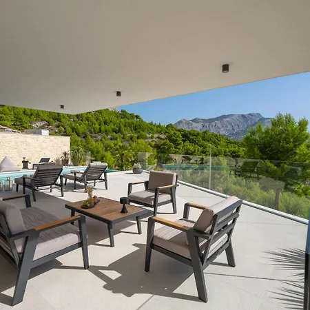 Deluxe Nitia With 4 Bedrooms 550m From Sandy *