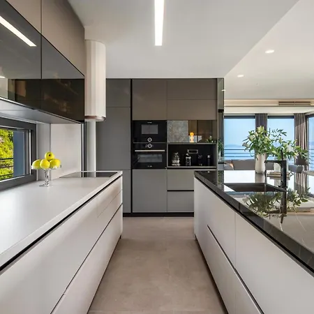 빌라 Deluxe Nitia With 4 Bedrooms 550m From Sandy