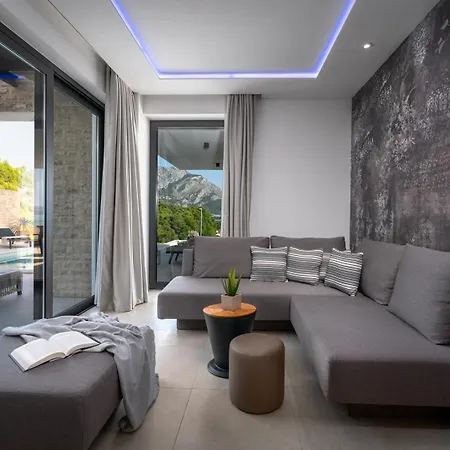 Deluxe Nitia With 4 Bedrooms 550m From Sandy Duće