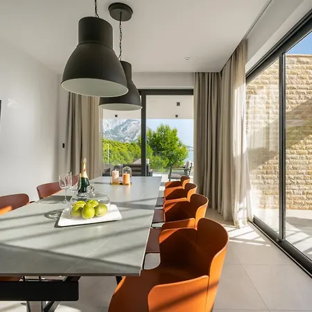 Villa Deluxe Nitia With 4 Bedrooms 550m From Sandy