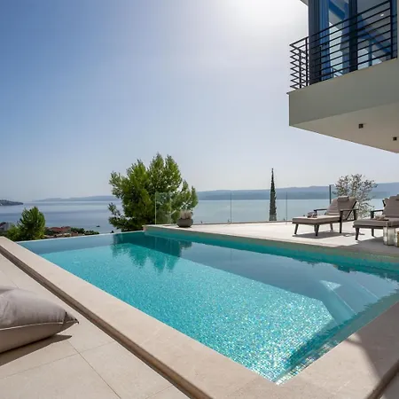 Deluxe Nitia With 4 Bedrooms 550m From Sandy Villa