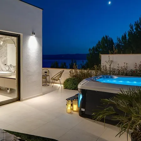 Deluxe Nitia With 4 Bedrooms 550m From Sandy Duće