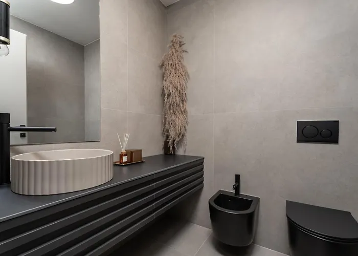 Deluxe Nitia With 4 Bedrooms 550m From Sandy *