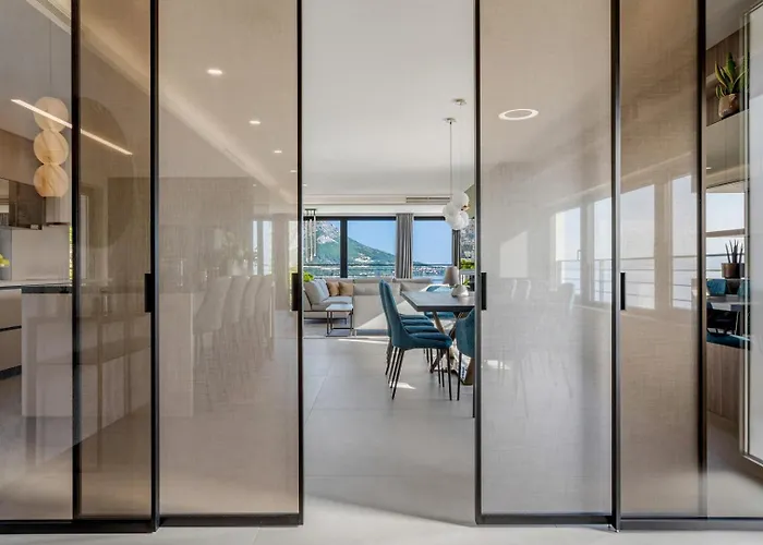 Deluxe Nitia With 4 Bedrooms 550m From Sandy Duce