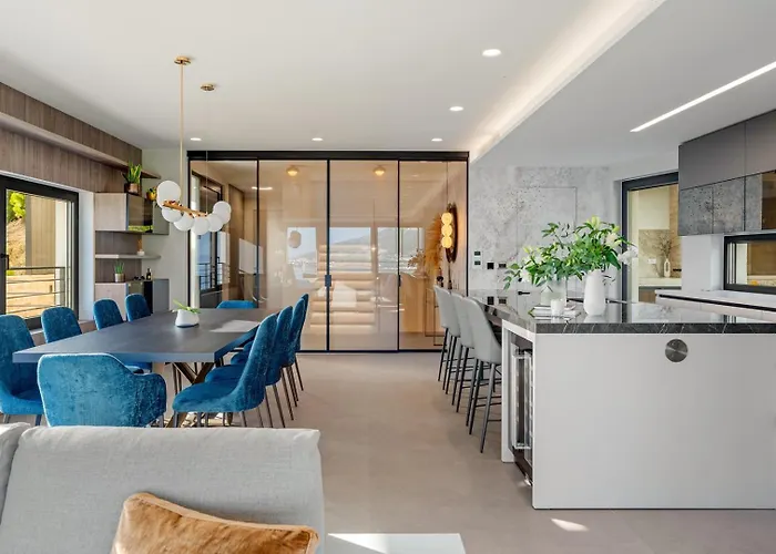 Deluxe Nitia With 4 Bedrooms 550m From Sandy Vila