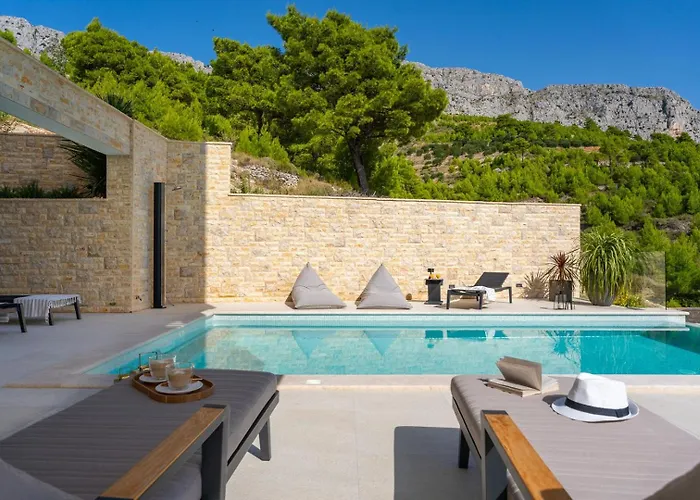 Deluxe Nitia With 4 Bedrooms 550m From Sandy Vila *