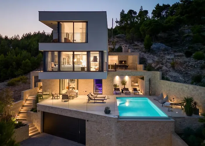 Deluxe Nitia With 4 Bedrooms 550m From Sandy Vila