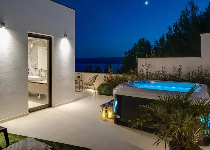 Deluxe Nitia With 4 Bedrooms 550m From Sandy Duce