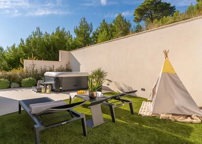 Deluxe Nitia With 4 Bedrooms 550m From Sandy