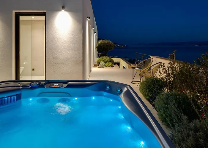 Deluxe Nitia With 4 Bedrooms 550m From Sandy Vila *