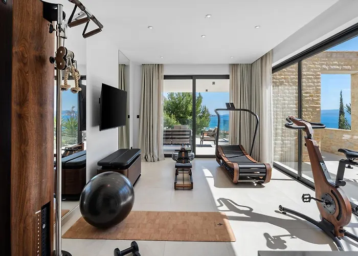 Deluxe Nitia With 4 Bedrooms 550m From Sandy